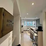 Apartament Superbe 2 Pieces, Equipe Centre De Cannes.