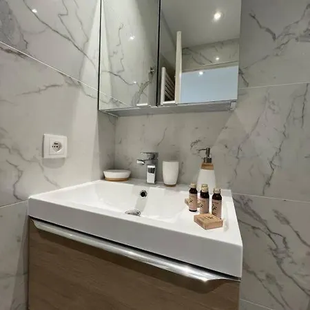Apartament Superbe 2 Pieces, Equipe Centre De Cannes.