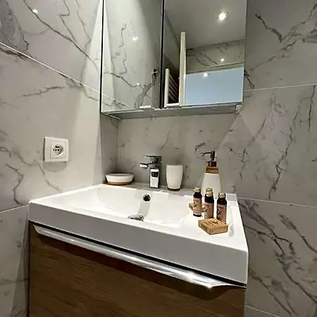 Apartament Superbe 2 Pieces, Equipe Centre De Cannes. Cannes
