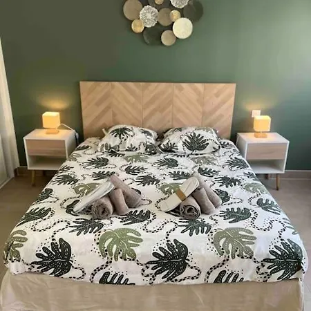 Superbe 2 Pieces, Equipe Centre De Cannes. Daire *